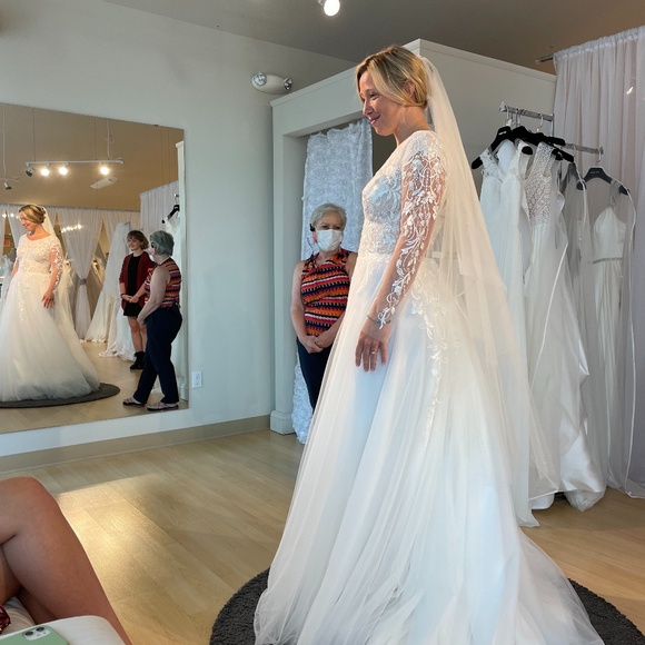 Monica Loretti art. #8157 Collection ModestIvory Ivory wedding dress - Picture 4 of 14